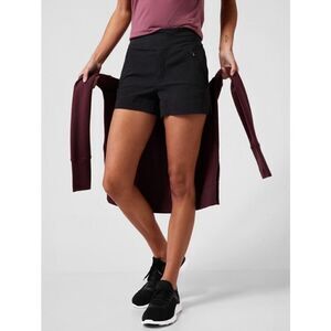 Athleta Women's Black Trekkie Shorts‎ Zipper Pockets size 12